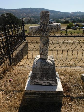 [Picture of Maria Pendola grave]
